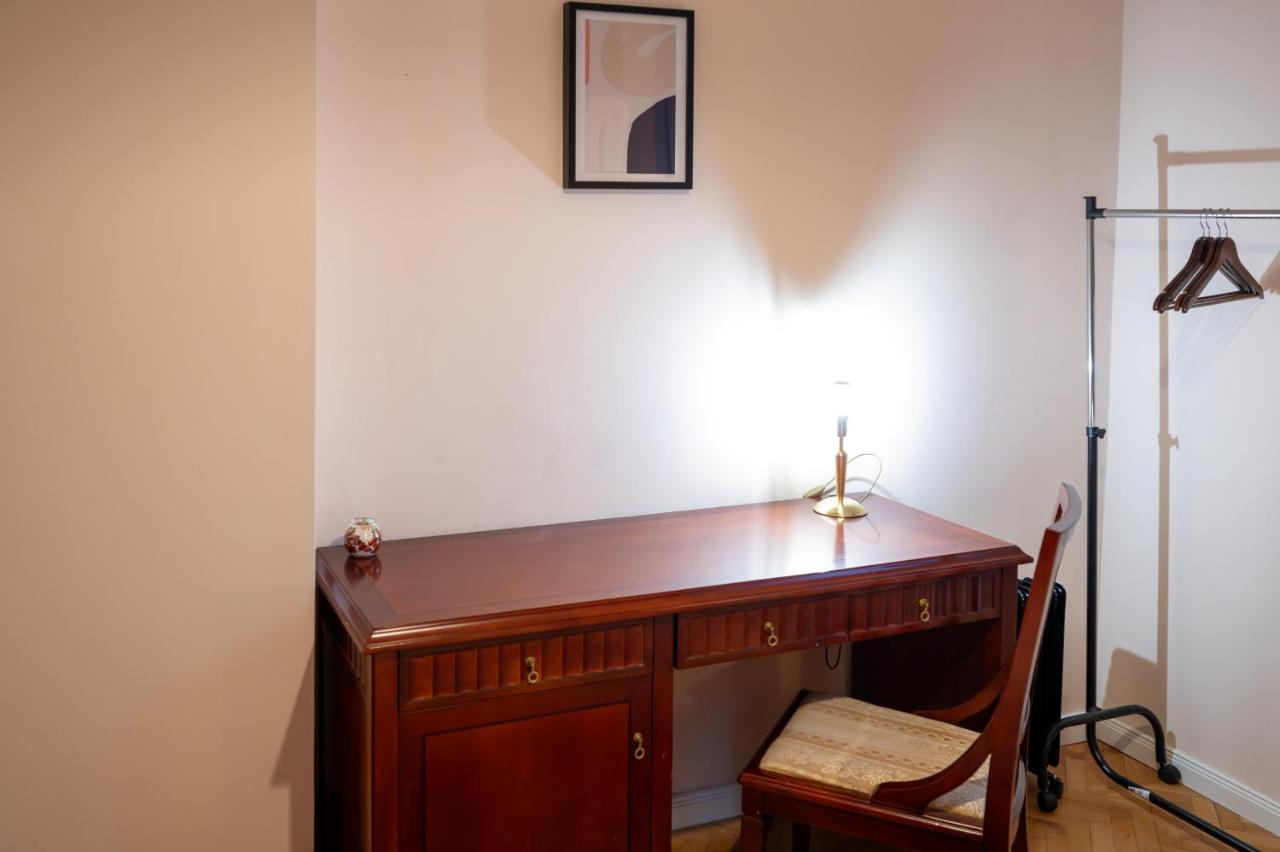 Spacious 1Bdr Apartment Near City Center Szófia Kültér fotó