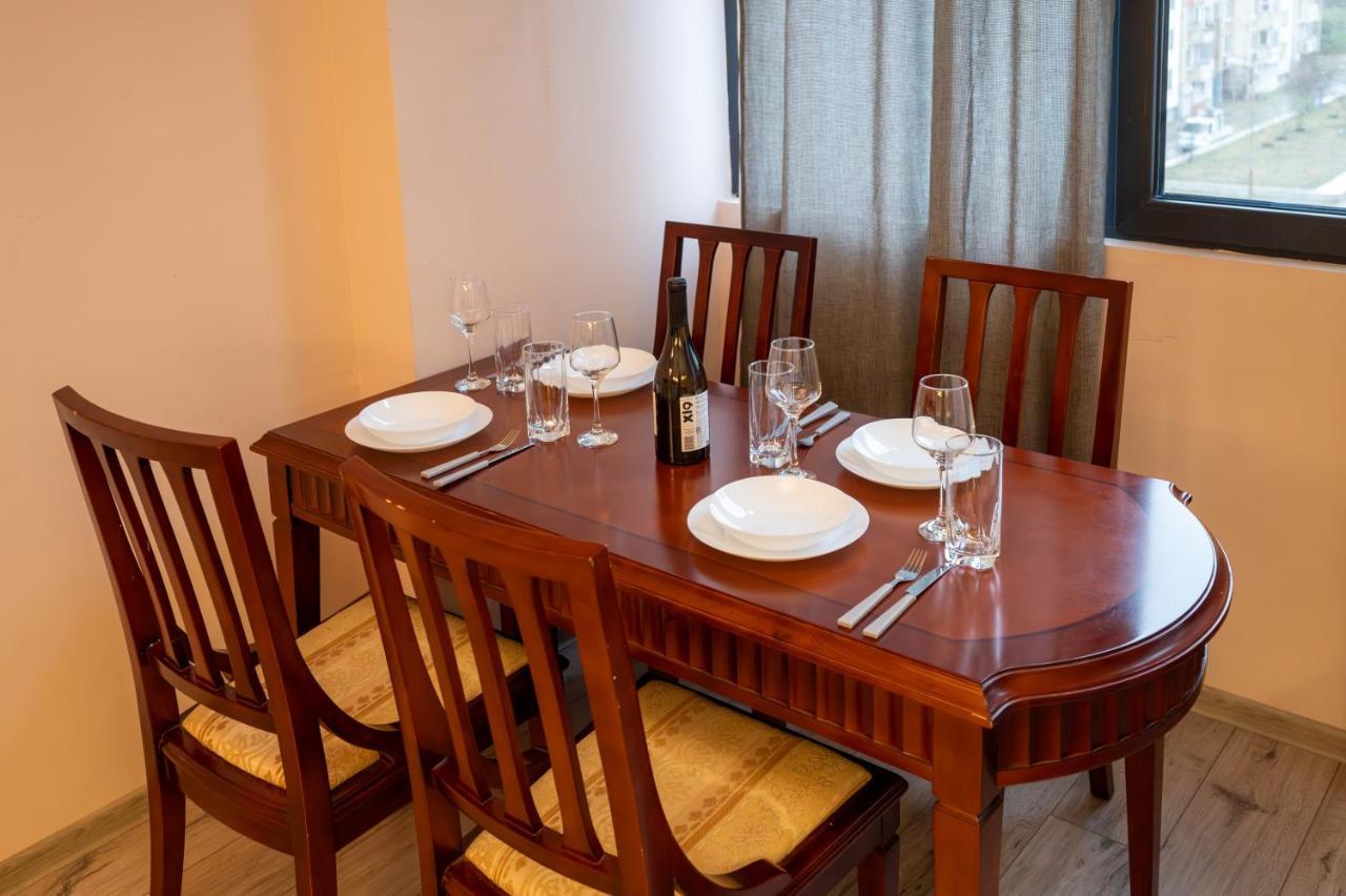 Spacious 1Bdr Apartment Near City Center Szófia Kültér fotó