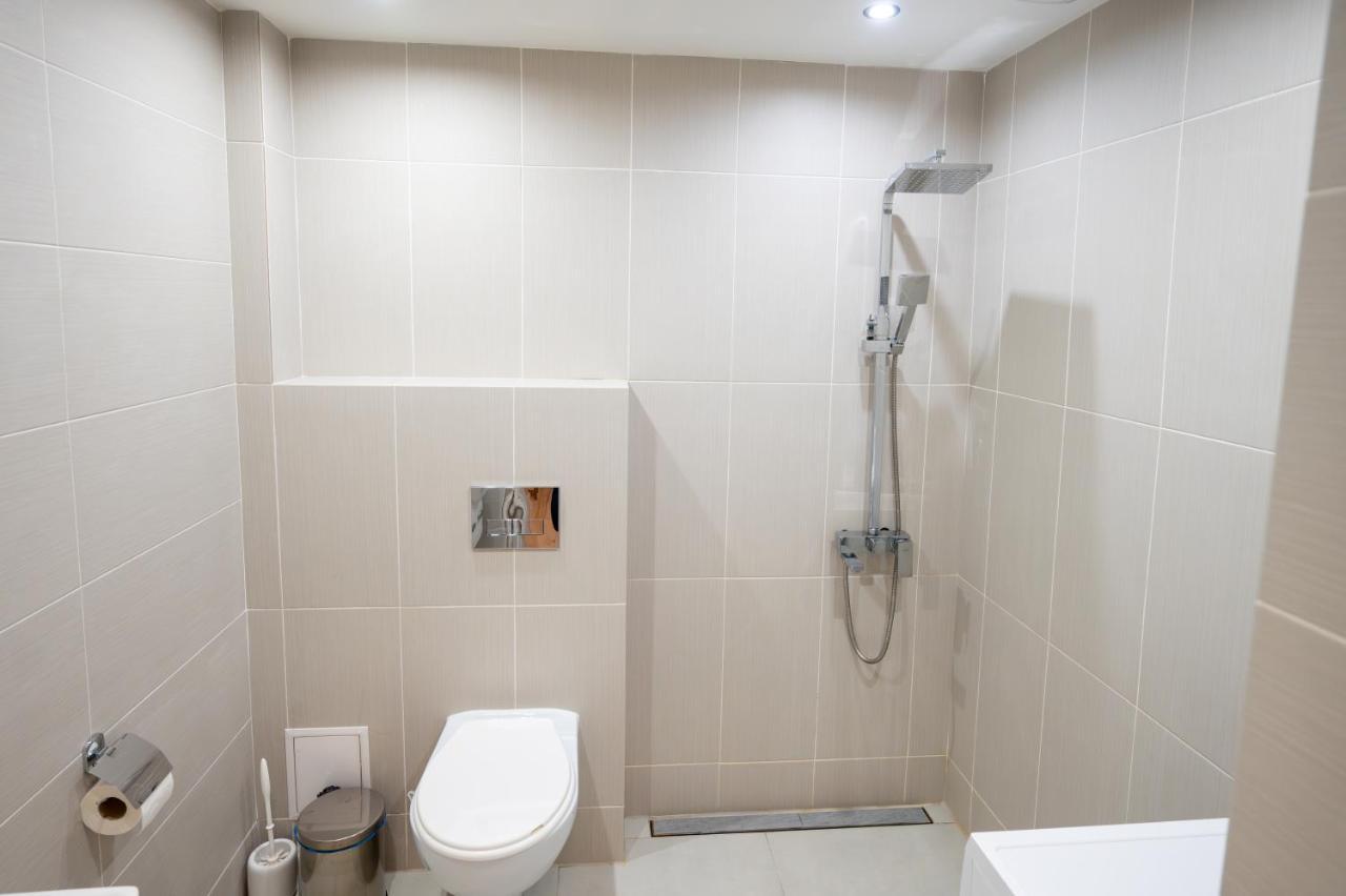 Spacious 1Bdr Apartment Near City Center Szófia Kültér fotó